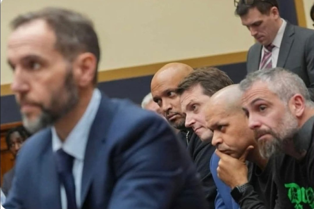 AzPetrich's tweet photo. JACK SMITH: "It's inconceivable to me how you can pardon people who beat police officers....and then villify the officers." The officers sitting behind him. 💙 https://t.co/7S5qfENESn
