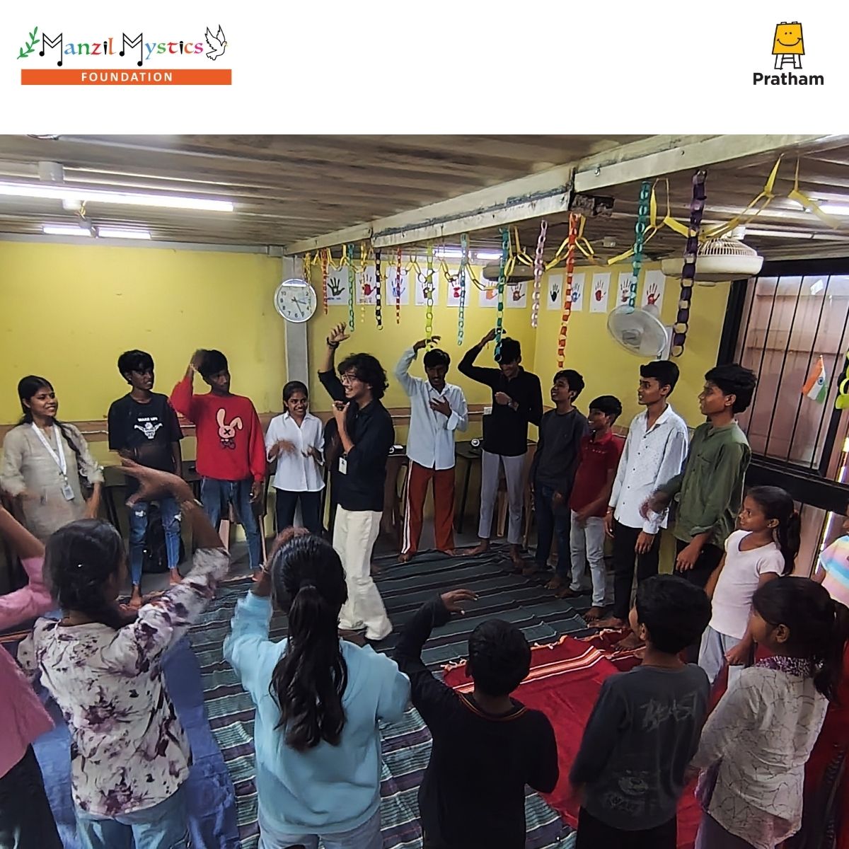 Pratham_India's tweet photo. #Pratham's #CreatorsLab held the first edition of #ArtistInResidence with @ManzilMystics — 197 young creators across Delhi, Pune, Latur &amp; Aurangabad spent 5 days moving from listeners to songwriters, composers &amp; performers, exploring themes like freedom &amp; self-love. https://t.co/5JVZpyC4f9