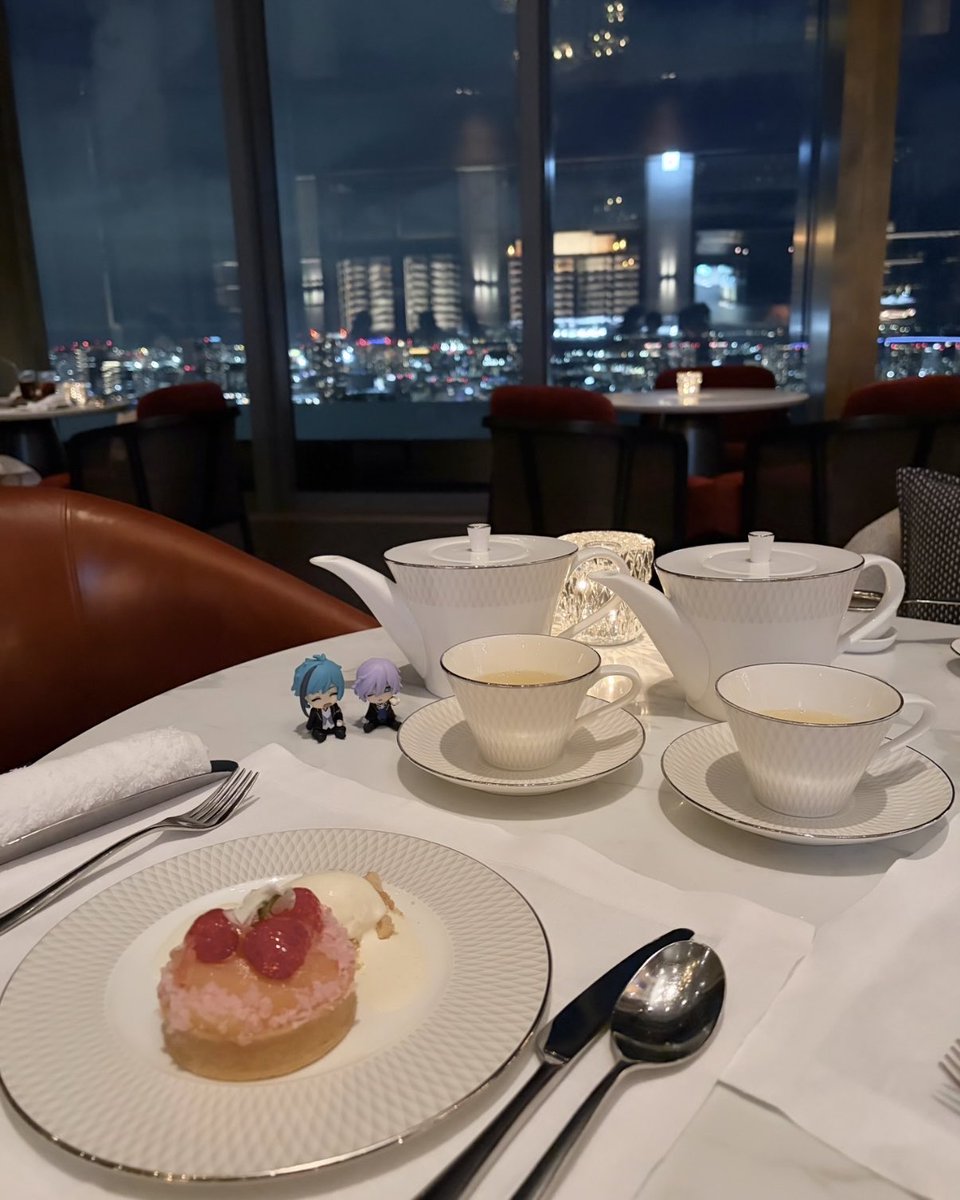 cy_cf115's tweet photo. フェアモントで夜カフェ(ﾉ)•ω•(ヾ) https://t.co/Q5VCPiSnBi