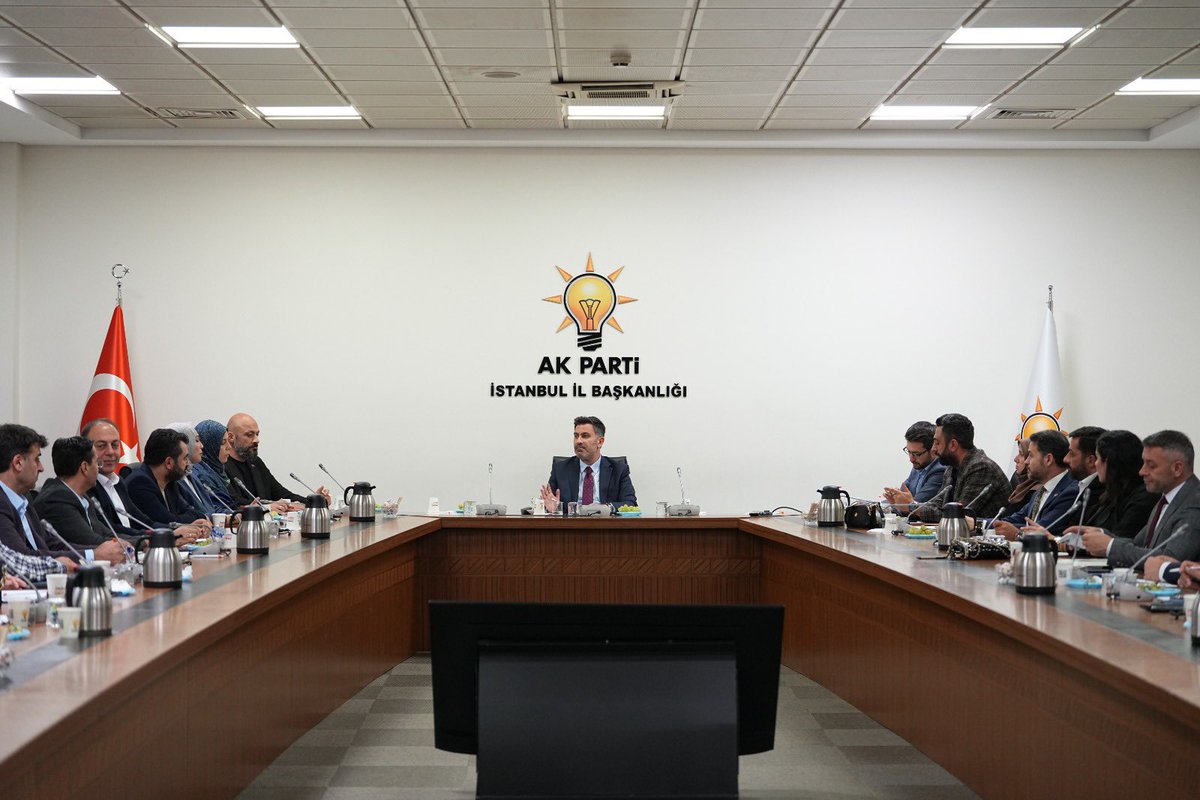 yasirceliktr's tweet photo. İlçe Ar-Ge ve Eğitim Başkanlarımızla aylık toplantımızı gerçekleştirdik.

KPSS eğitimleri, okul kayıt süreçleri ve okul aile birlikleriyle iş birliğimizi değerlendirdik. Eğitim alanındaki saha çalışmalarımızı ele aldık.

Birlikte çalışmaya, birlikte üretmeye devam ediyoruz. 🇹🇷 https://t.co/PcKNbZcOuB