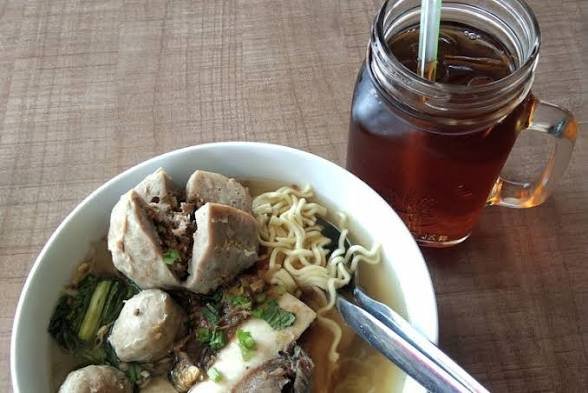 winkissme's tweet photo. Bakso + es teh
Belum mampu beliin gerobaknya 🙏🏻
Di anu aja, besok pake istri 3 https://t.co/p2cbez0lEU