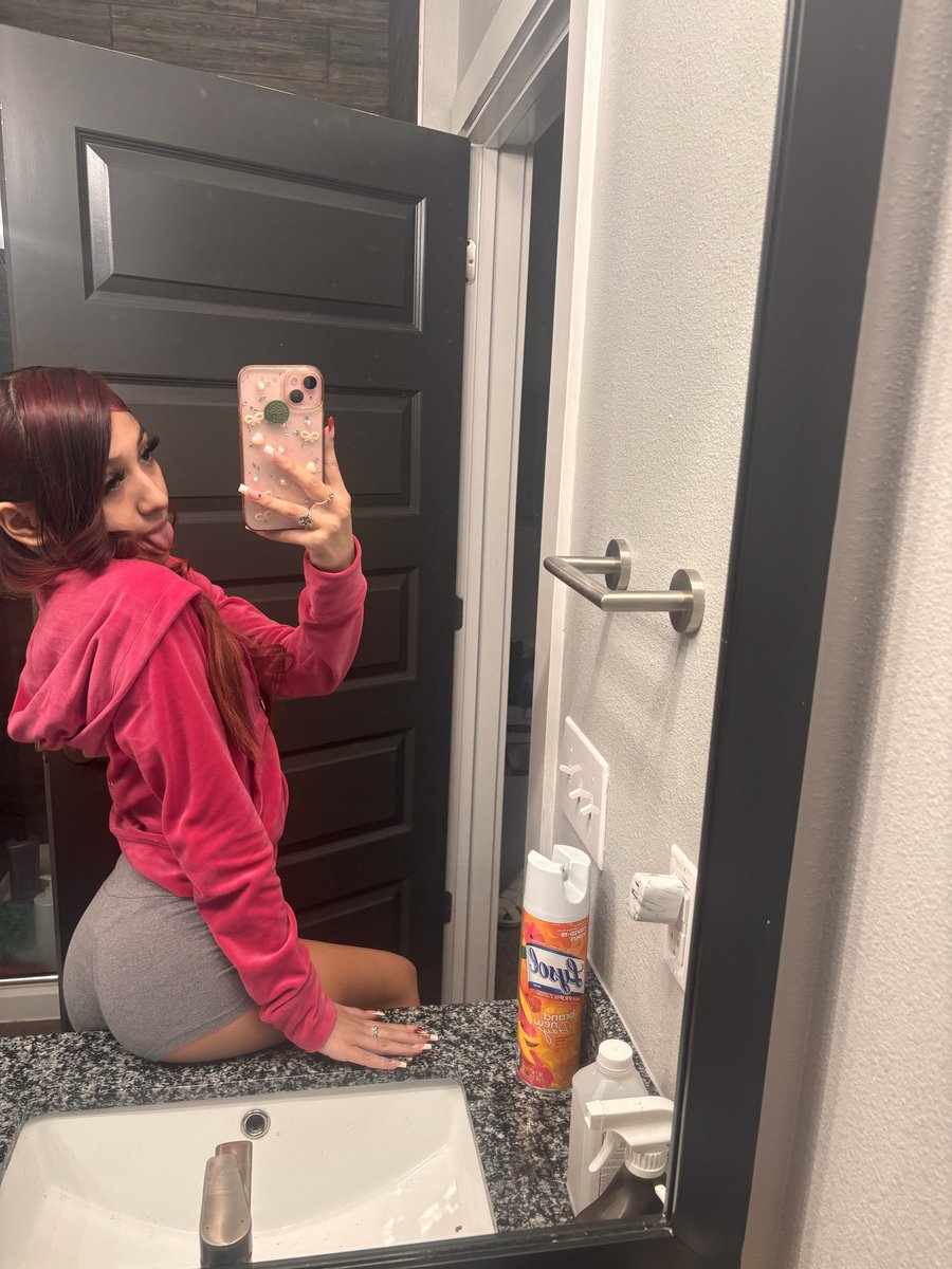 53cutie's tweet photo. Js a lil sum 🙈#satx #atx #htx #atxfreaks #nsfw #petite #spicypage https://t.co/JIgAHldPbU