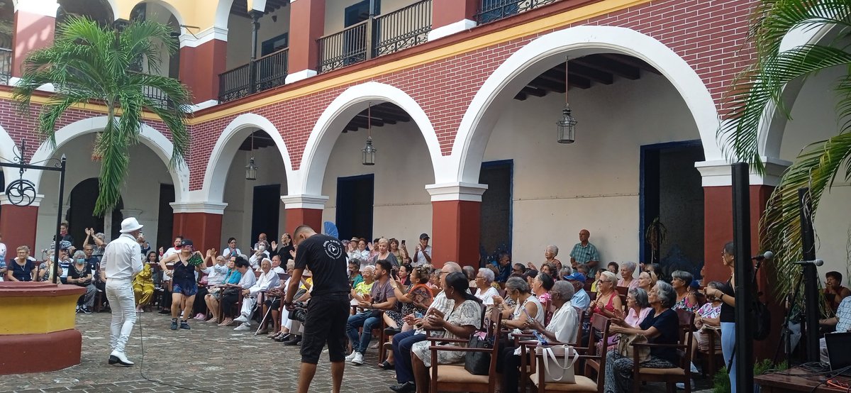 CPCCProgramas's tweet photo. #Somosartistasaficionados
#SomosCulturaHolguin #HolguinSi #Orgulloholguinero
Celebra el sector de la cultura en Holguín el Día Internacional del Adulto Mayor el el Museo Provincial La Periquera. Felicidades!!!!
@CasaCulturaHlg 
@MarAGraciaA794
@CPCC_Holguin https://t.co/pcY5d87TBg
