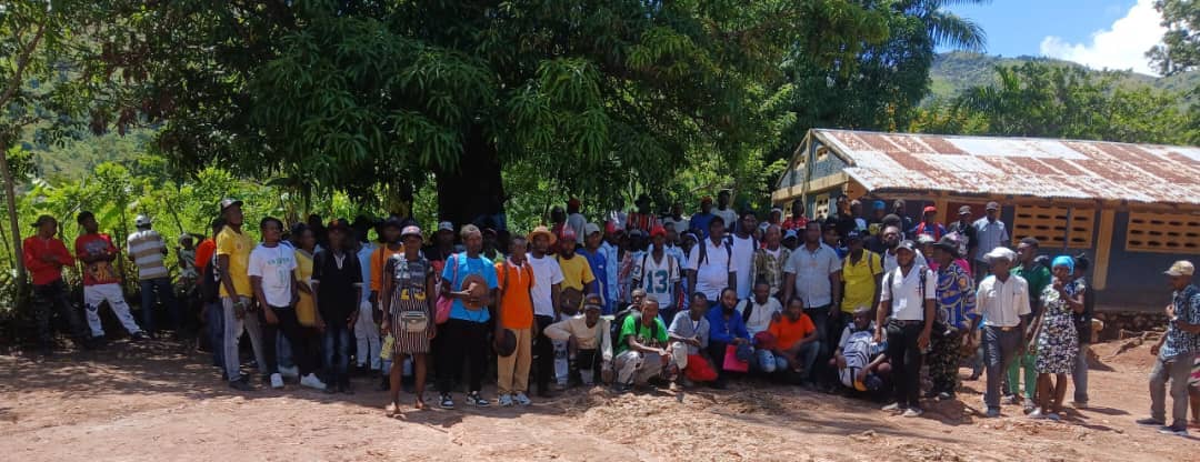 tobuildavillage's tweet photo. Rural communities in Haiti are ready for the kind of change that only comes from working WITH nature ... 🇭🇹 🌿 #tobuildavillageinhaiti  #haitiancommunities #rural https://t.co/RwkvCbY8Em