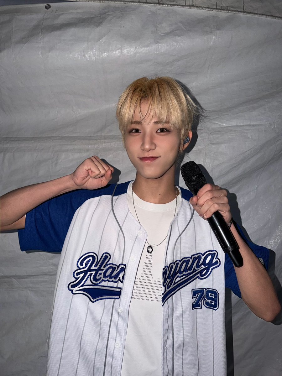 AHOF_official's tweet photo. 대학교 축제 정말 즐거웠어요〜(^o^)
앞으로도 열심히 할 테니까 많이 지켜봐 주세요🐻

#AHOF #아홉
#DAISUKE #다이스케 https://t.co/bQ94FZXyZj