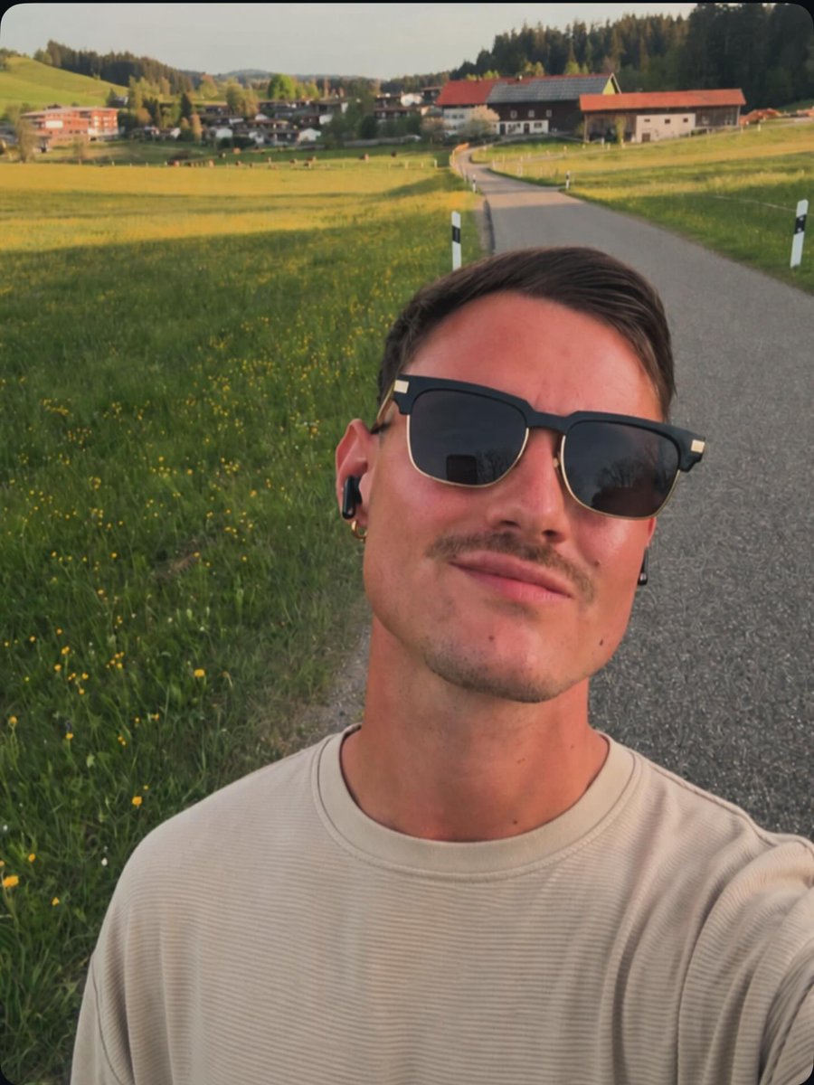 MarianaVelarde4's tweet photo. „Somewhere between the road and the sunset. ”.... #stuttgart#oberstaufen#nature#summer https://t.co/efI4e4lExK