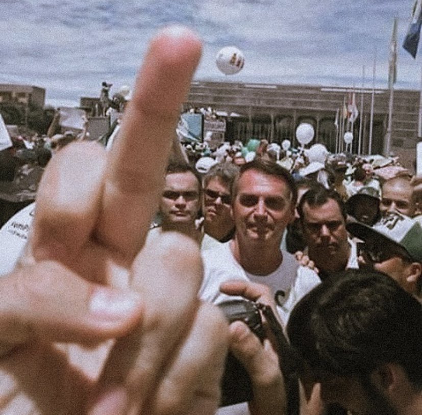sailorhyun's tweet photo. enquanto a do bolsonaro é essa https://t.co/Q6bLQ1MIgo