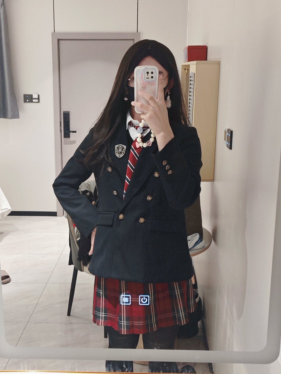 Aria220284's tweet photo. 穿着这套衣服去酒店前台拿外卖，然后被好多人看到了，好尴尬…… #男娘 https://t.co/5s8F0dIeas