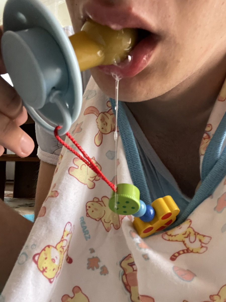 skykid71627044's tweet photo. This baby boy is too baby brained and he cant stop drooling 😭
#abdl #diaperboy #abdlboy https://t.co/ptfwIhtejC