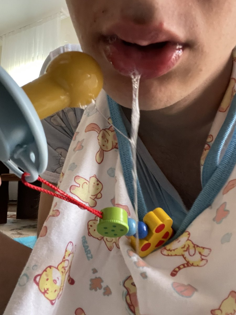 skykid71627044's tweet photo. This baby boy is too baby brained and he cant stop drooling 😭
#abdl #diaperboy #abdlboy https://t.co/ptfwIhtejC