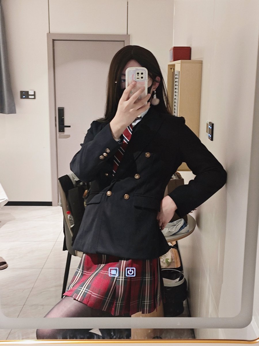 Aria220284's tweet photo. 穿着这套衣服去酒店前台拿外卖，然后被好多人看到了，好尴尬…… #男娘 https://t.co/5s8F0dIeas