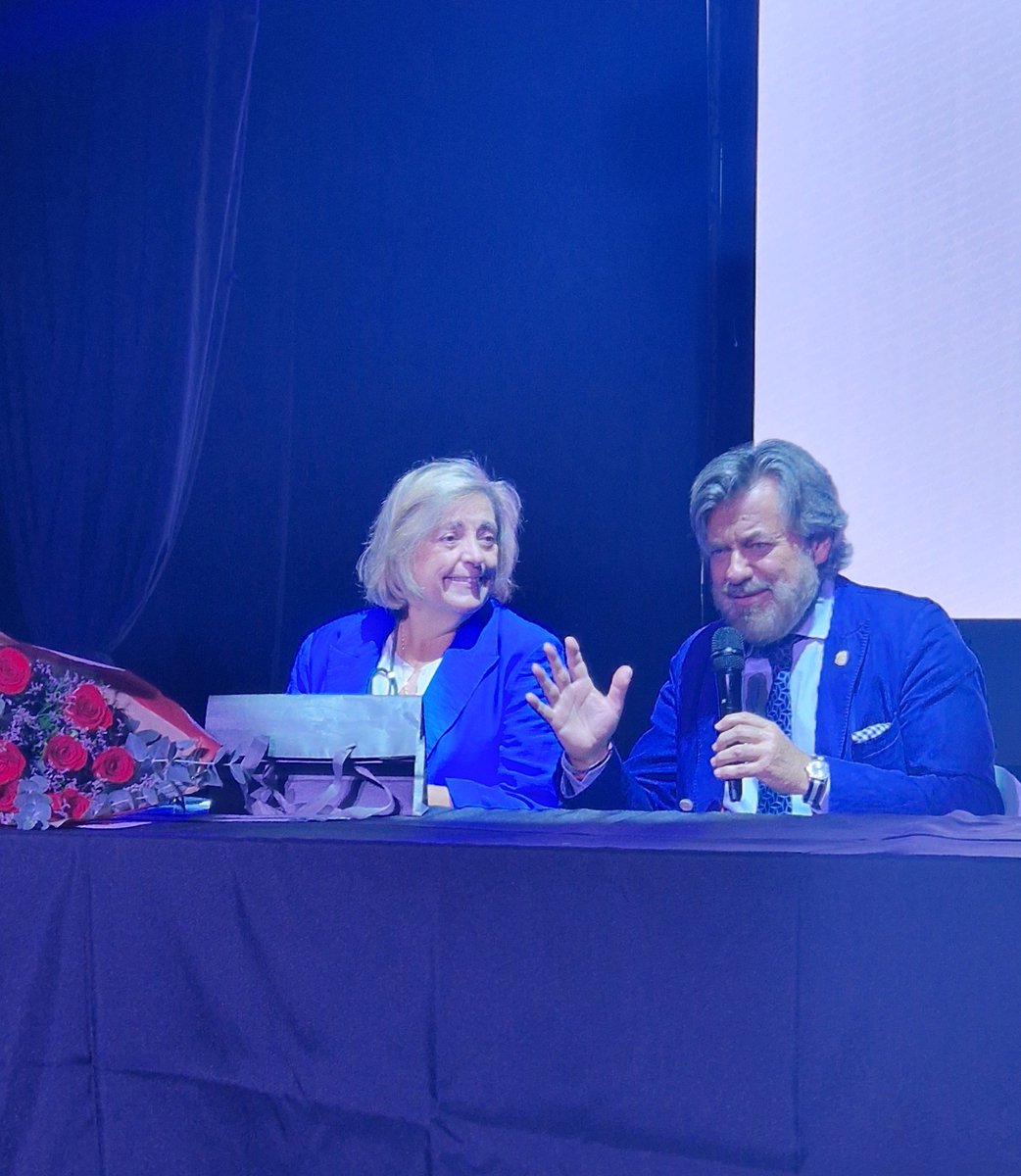 ecatolicmadrid's tweet photo. "Soy yo la que os doy las gracias por haberme dejado entrar en vuestros centros " Emocionante despedida de @Inescgarcia nuestra gran asesora jurídica que se jubila de la que ha sido su casa durante 37 años. Gracias por tu cercanía, tu acompañamiento, tu profesionalidad, tu humanidad y, sobre todo, por ser una persona excepcional. Te deseamos que disfrutes mucho en esta nueva etapa, pero no olvides que dejas una huella imborrable en la que siempre será tu familia de ECM. ¡Gracias!