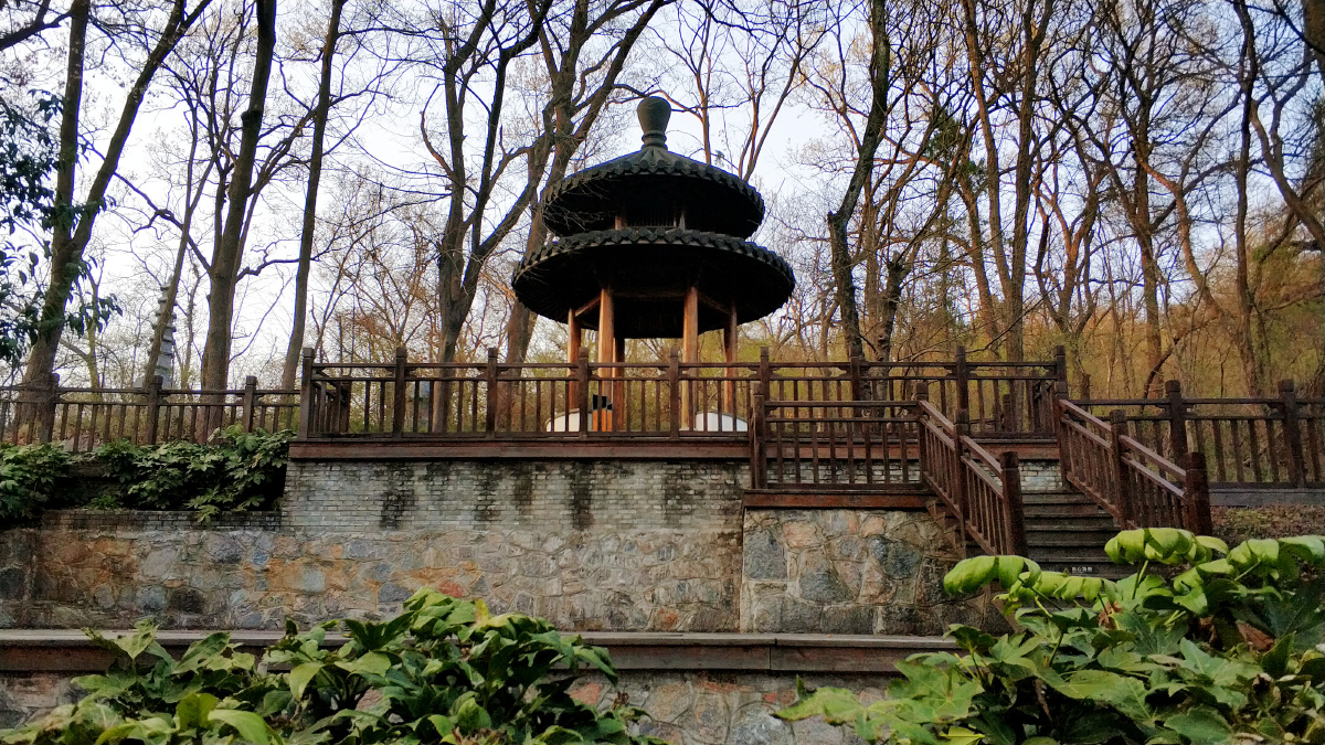 Kororo82653393's tweet photo. There's a small mound called Qiaoshandun with a cozy pavilion! https://t.co/X4FraIbQfn