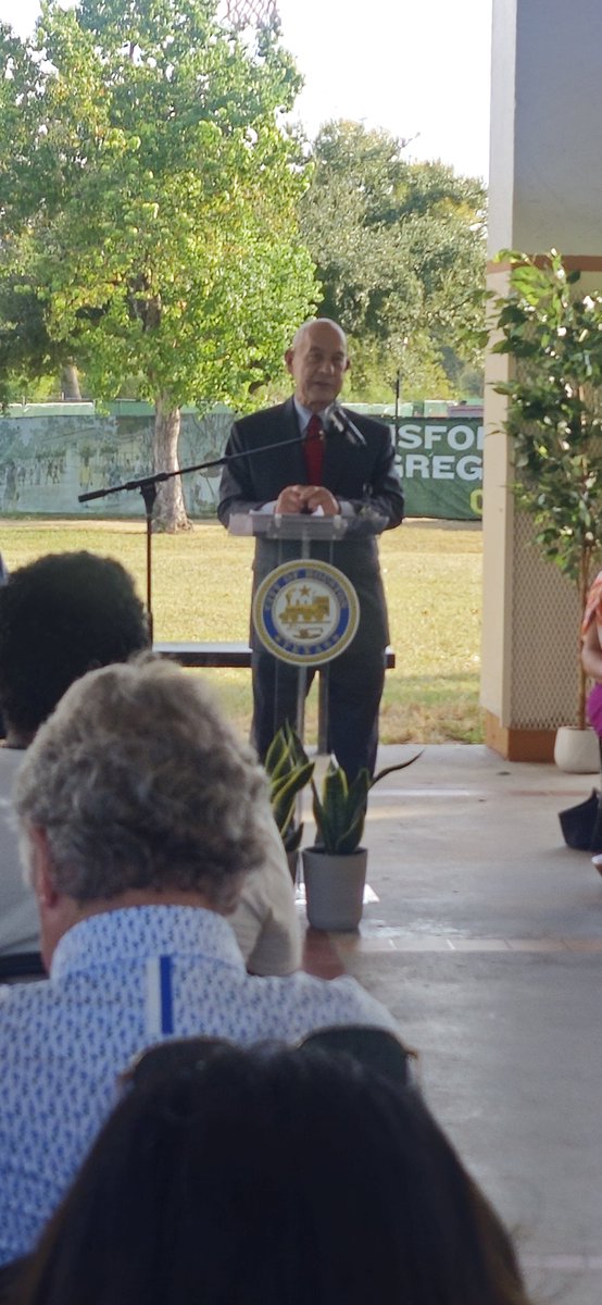 HPARD's tweet photo. What a fantastic turnout at the MacGregor Park groundbreaking. Thank you all for your support! https://t.co/WJpROVU6s4