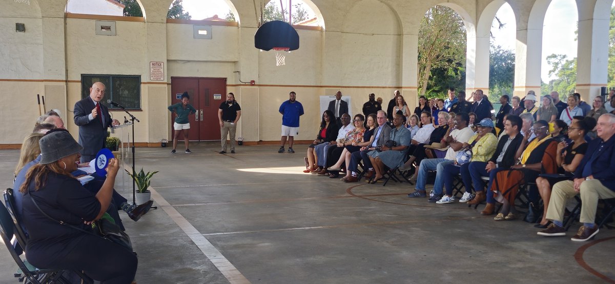 HPARD's tweet photo. What a fantastic turnout at the MacGregor Park groundbreaking. Thank you all for your support! https://t.co/WJpROVU6s4