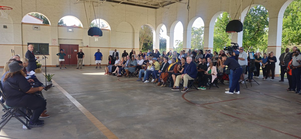 HPARD's tweet photo. What a fantastic turnout at the MacGregor Park groundbreaking. Thank you all for your support! https://t.co/WJpROVU6s4