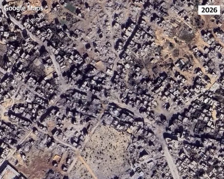 almayadeen_es's tweet photo. 🔴Google Maps evidencia destrucción en Gaza tras tres años de agresión

📍Actualizaciones satelitales confirman la colosal devastación en Gaza y el hacinamiento de más de dos millones de desplazados a lo largo de la costa gazatí.

🔗Sigue este enlace: https://t.co/BLfJlQzbIL

#AlMayadeen #FranjaDeGaza #IsraelGenocida