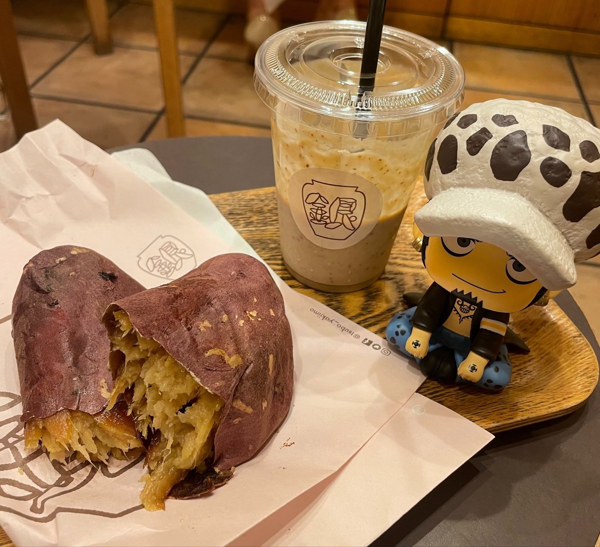 tor____O1oo6's tweet photo. 焼き芋屋さんに行ってきた🥰
ﾗﾃ飲んでから写真撮るの思い出した笑 https://t.co/qCLnp7V6RC