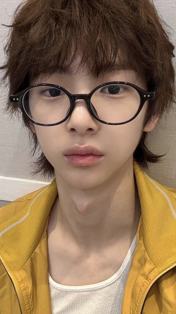 0nluvii's tweet photo. 듀..🥟🥢 https://t.co/UYaFTJ80tN