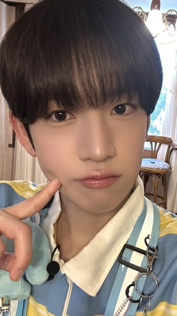 0nluvii's tweet photo. 듀..🥟🥢 https://t.co/UYaFTJ80tN