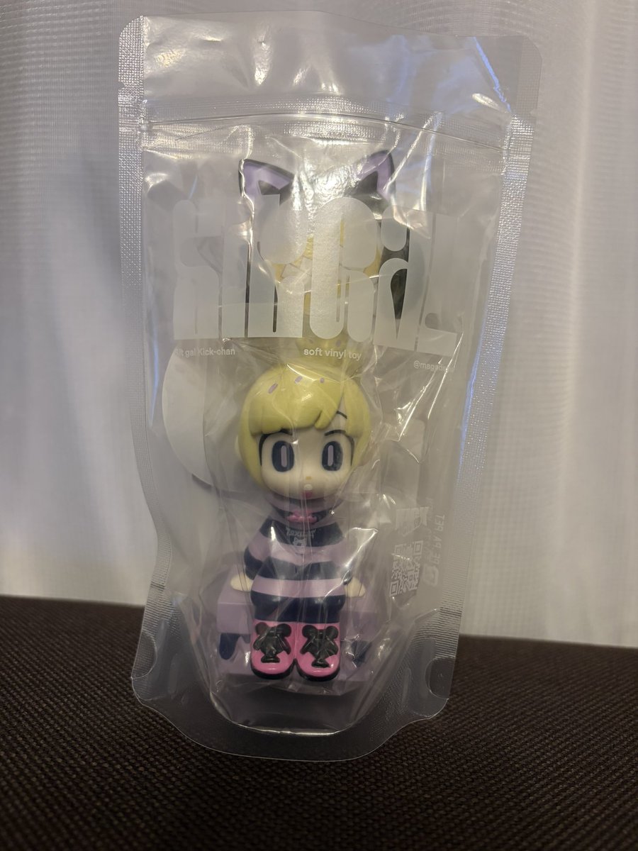 Coqlock's tweet photo. 仕事が早く終わったので、愛と狂気のマーケットに行きました。
お目当てのKICKちゃんが買えて、大��足です。 https://t.co/au7EYRPa6i