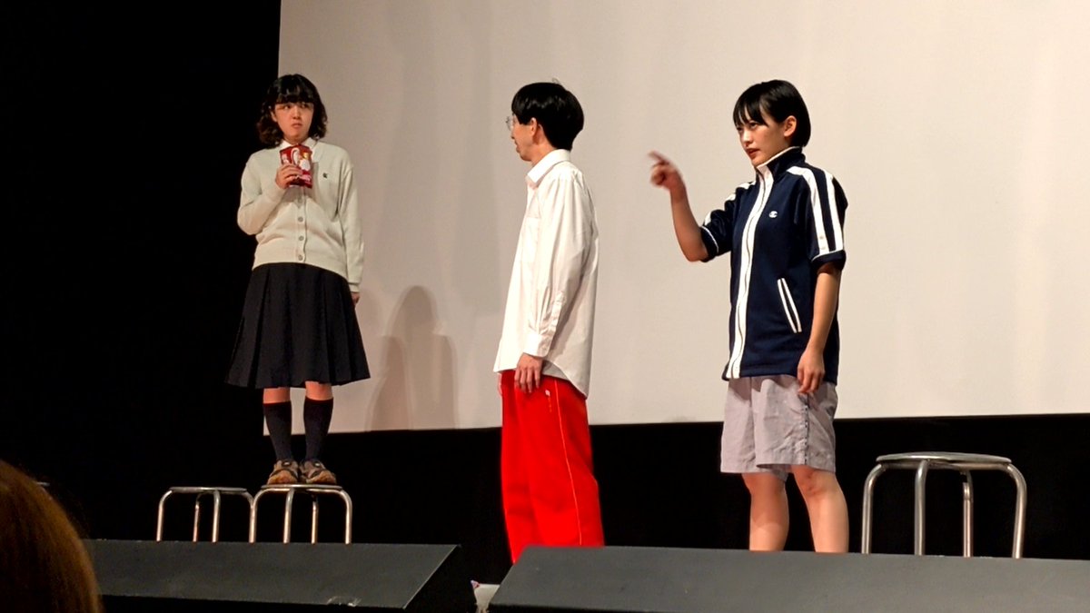 kimototaro's tweet photo. テアトル新宿で南極・こんにち博士の映画『チャオ・ヤングの墓』と、一回限定の公演『スマ・スルメとスモールサークル』。
上映終了後、22時10分頃の開演で、20分ほどの短編でした。写真撮影可だったので、何枚か。 https://t.co/2e6wRyYZMb