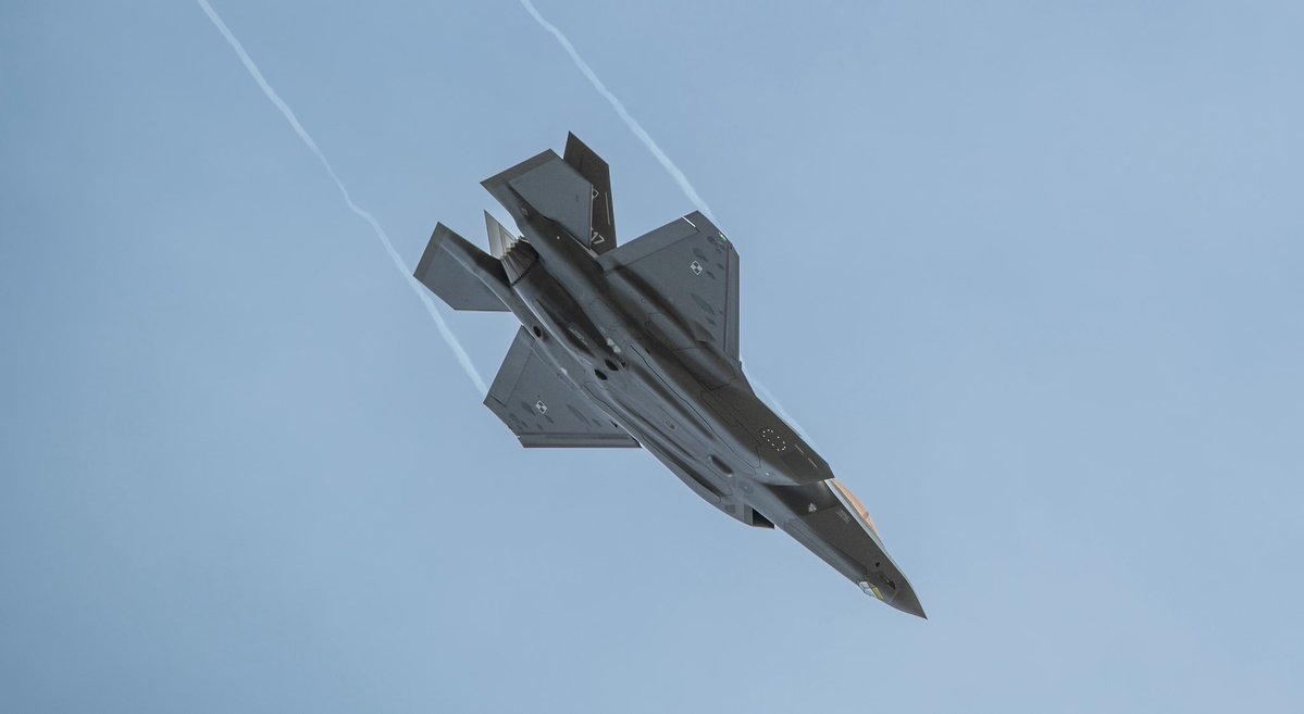 MarcinRogowsk14's tweet photo. Today, the F-35A s/n 3517 was delivered to Łask Air Base, Poland. Together with 3509, 3510, 3511, 3512, 3513, 3514, 3515 and 3516 the 🇵🇱Polish Air Force currently has nine F-35As (out of the 18 so far produced for 🇵🇱).  

Photos via Dowództwa Generalnego Rodzajów Sił Zbrojnych. https://t.co/8DKcXfHrfJ