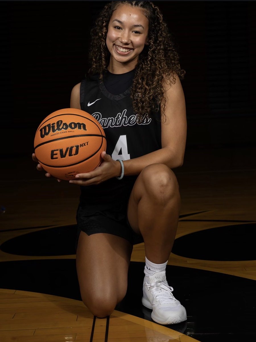 GLHSgirlsbball's tweet photo. @kyajordan23 Good luck this season! 💙💛 #BBDD https://t.co/4D6rSS0zvF