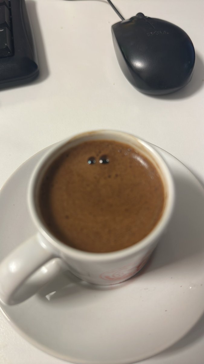 nurayefe09's tweet photo. Gözünüz…….  kendinize dönsün 😬😬😬
Şuna bak ya resmen izleniyorum 👀 https://t.co/pmfD7y0cZ7