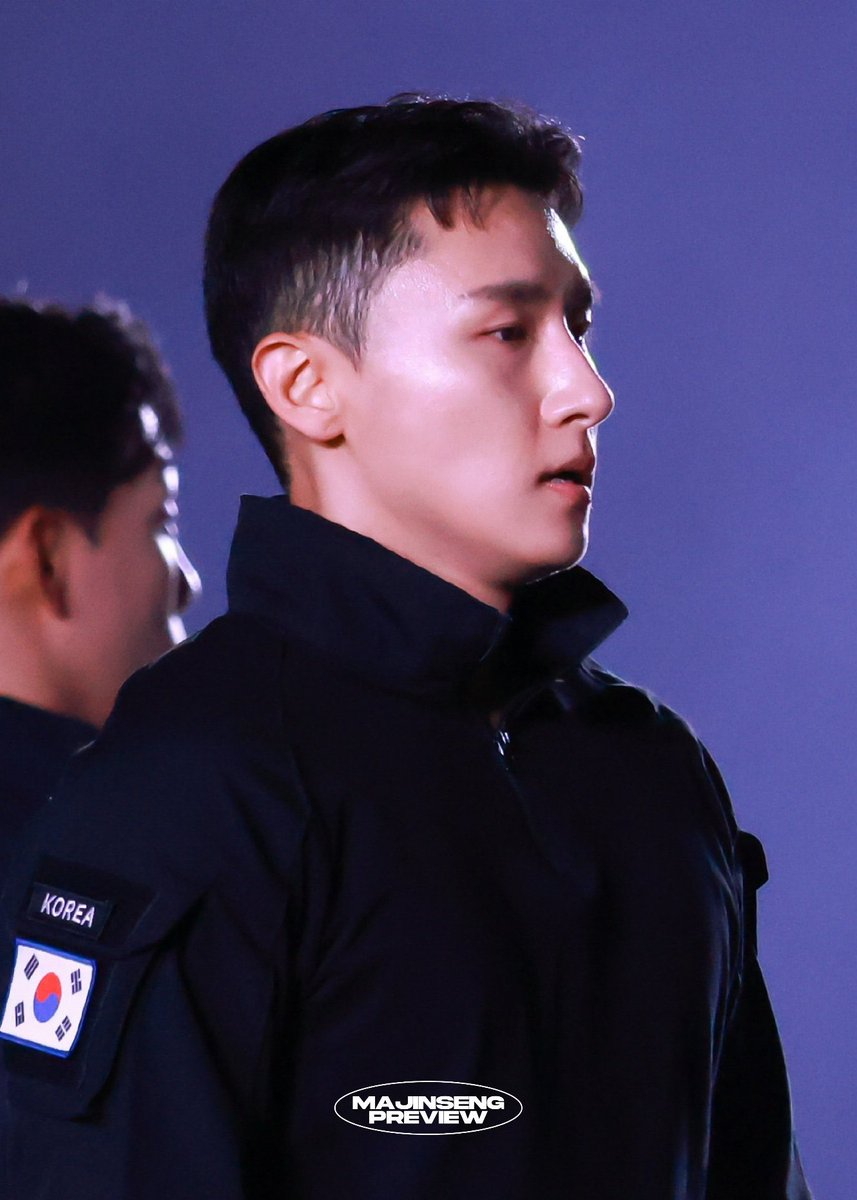 monekbr's tweet photo. 📸 | Fotos do #CHANGKYUN na cerimônia de abertura das Ground Forces! 🖤

cr.: ma_jinseng 
#창균 #아이엠 #IM #MONSTAX @OfficialMONSTAX https://t.co/stEHBh8C7A