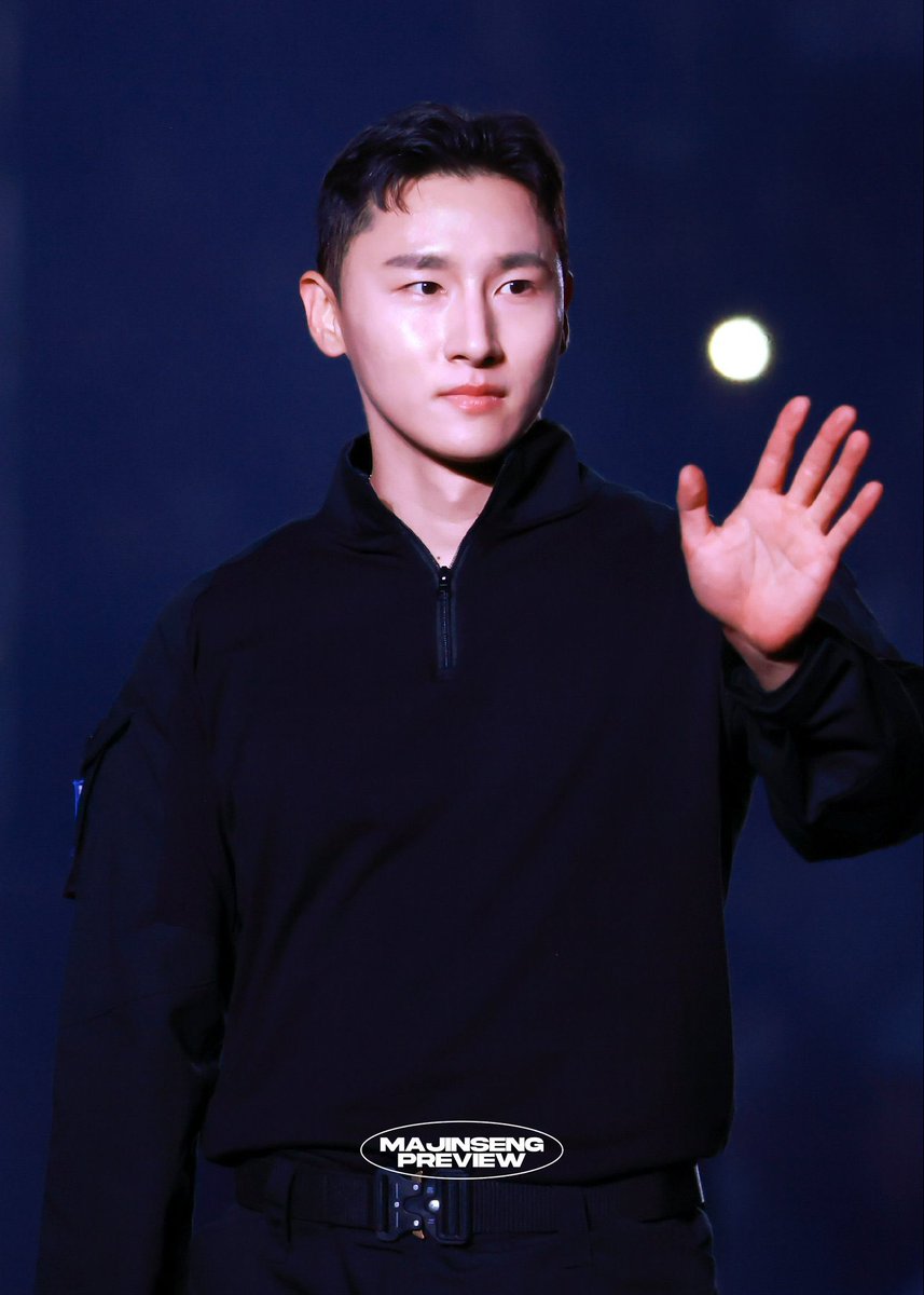 monekbr's tweet photo. 📸 | Fotos do #CHANGKYUN na cerimônia de abertura das Ground Forces! 🖤

cr.: ma_jinseng 
#창균 #아이엠 #IM #MONSTAX @OfficialMONSTAX https://t.co/stEHBh8C7A