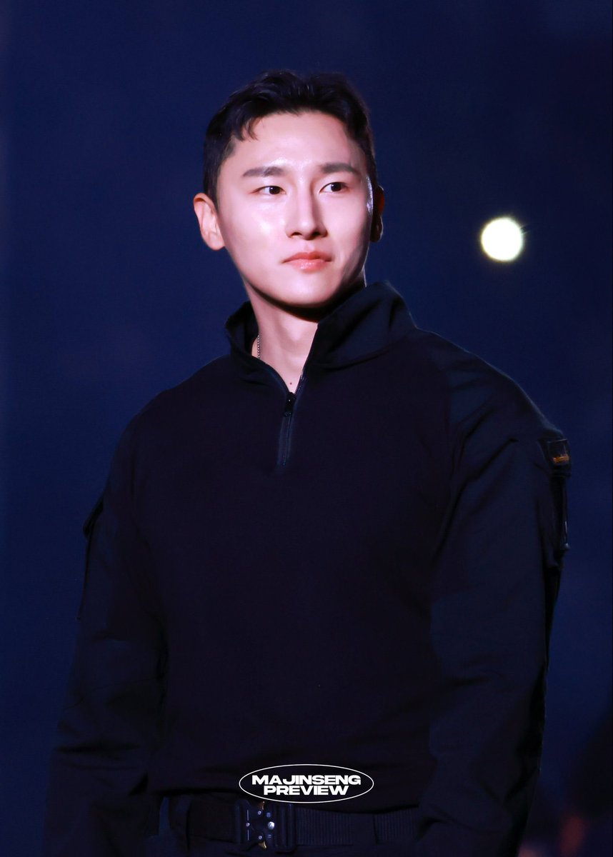 monekbr's tweet photo. 📸 | Fotos do #CHANGKYUN na cerimônia de abertura das Ground Forces! 🖤

cr.: ma_jinseng 
#창균 #아이엠 #IM #MONSTAX @OfficialMONSTAX https://t.co/stEHBh8C7A
