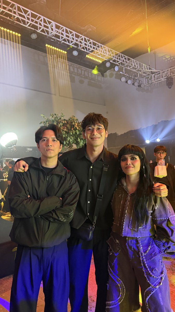 itswilbertross's tweet photo. With my bisdak idolszk
KZ and Jungkook https://t.co/KPfpUMtVLh