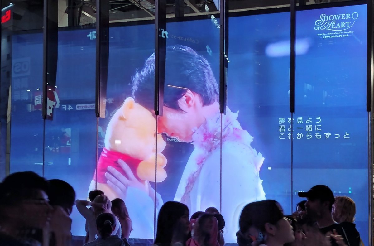 CLARA_yaneura's tweet photo. (2026/10/01 日記）
シャワハー シブツタ、開催前夜（１）
だいぶ明るさや色合いを調整してこれ。室内のライトや別ビルの看板等が顔に入るので撮影位置を決めるのがむずい。通行人・待ち合わせ人とにかく多い。
がんばった。次は昼間撮りに来たい。 https://t.co/SlM9hpN7E5