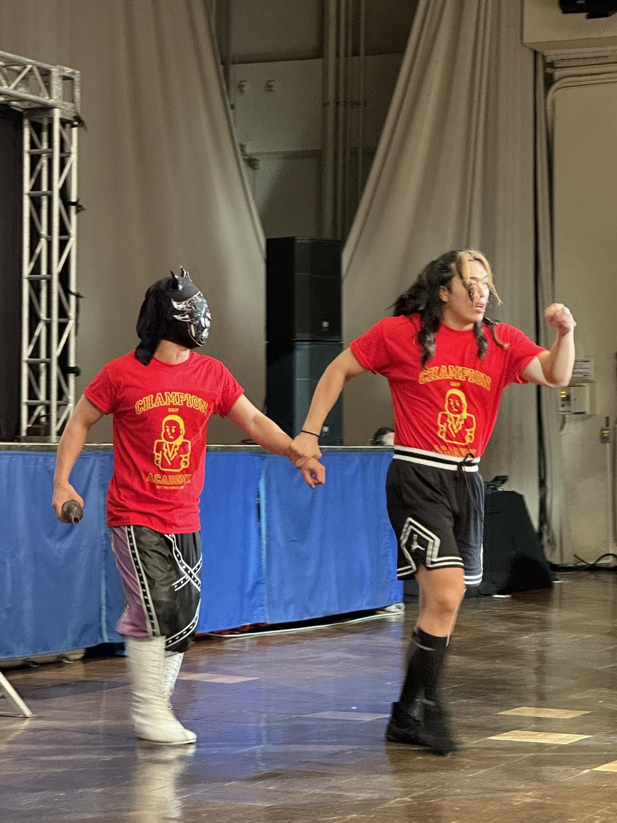 comame38's tweet photo. アイドルコースの二人は入場からすでにkawaii😈💨
#ddtpro 
#マッスル的な何か https://t.co/S4oAYJrhDb