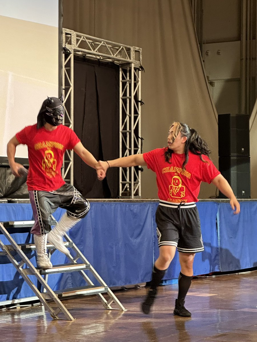 comame38's tweet photo. アイドルコースの二人は入場からすでにkawaii😈💨
#ddtpro 
#マッスル的な何か https://t.co/S4oAYJrhDb