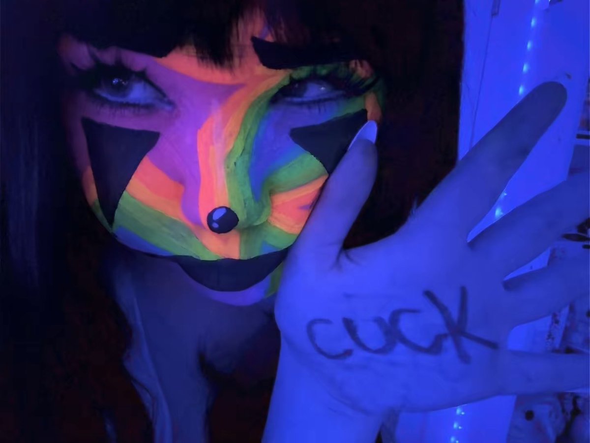 getADDIEcted's tweet photo. i’m backk .. #cuck #clown https://t.co/t8REK1Wp1d