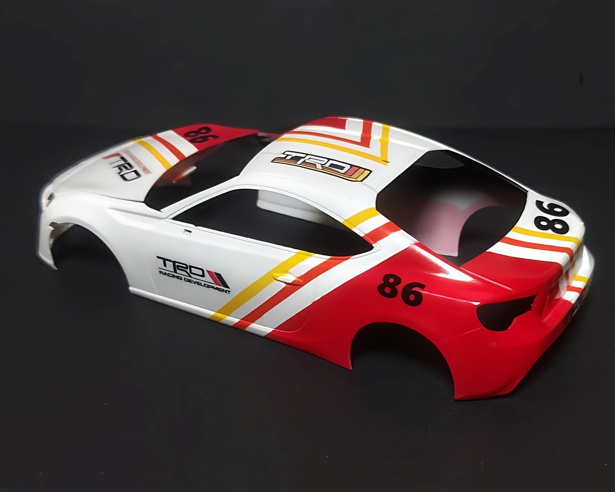 watapapa45's tweet photo. TOYOT86 TRD  Racing colors（Decal application）

タミヤ 1/24 トヨタ86にTRDロゴの自作デカールを貼りました。 https://t.co/0YWfi35jL2