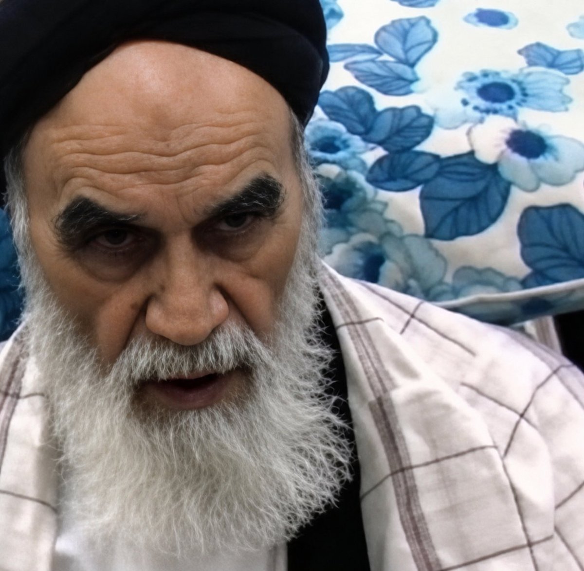 Houla2006's tweet photo. از هیاهوی دنیا نترسید.

تمام قدرت‌های دنیا در برابر یک «اراده‌ی مصمم» که برای خدا باشد، پوچ هستند ... https://t.co/h5NtobMtdx