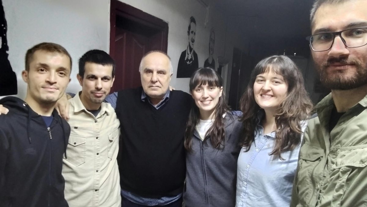GrupYorum___X's tweet photo. Tahliyelerimizle yeniden beraberiz...

T��m tutsak emekçimiz serbest bırakılsın !

Grup Yorum Halktır Susturulamaz ! https://t.co/MGMuzMjz93