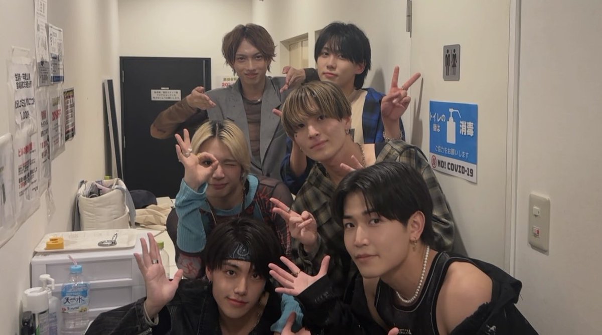 findi_tokyo's tweet photo. 【記念撮影🪄】

(Darli'a)森嶋駿平さん/(AOX)MANATOさん/(REBUILD-ONE)SEIYAさんとの記念撮影

コラボありがとうございました✨️✨️

#findi #ファインドアイ https://t.co/twT8apP5Jo