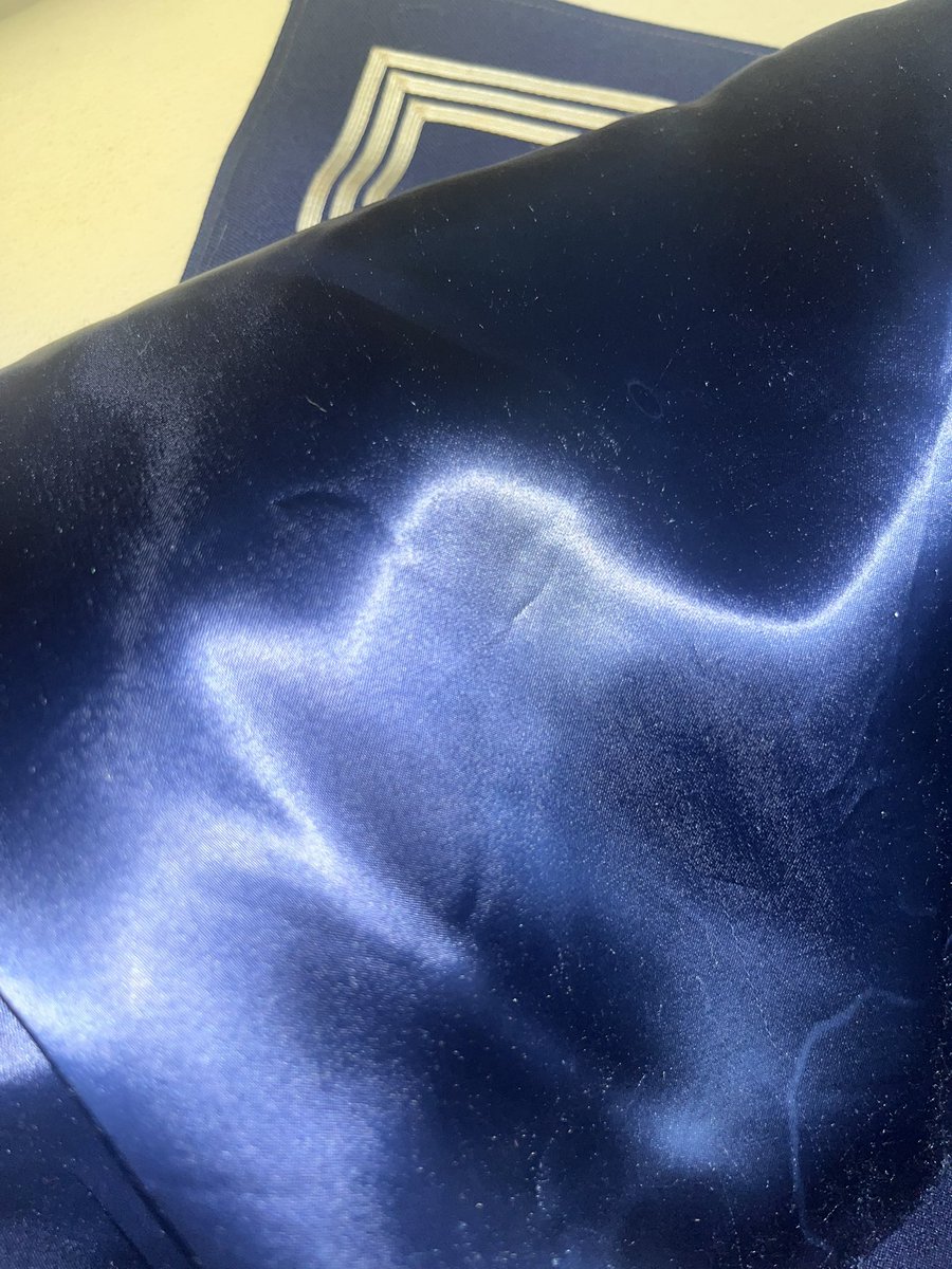 gomuleather's tweet photo. 冬セーラー服を毎日素肌に直接着ていたら、裏地ツルツル密着して蒸れるので、汗ジミできてしまいました💦
今朝セーラー服頭から被るとき、冬セーラー服から酸っぱい匂いがしました💦 https://t.co/b9ojmv4Oad