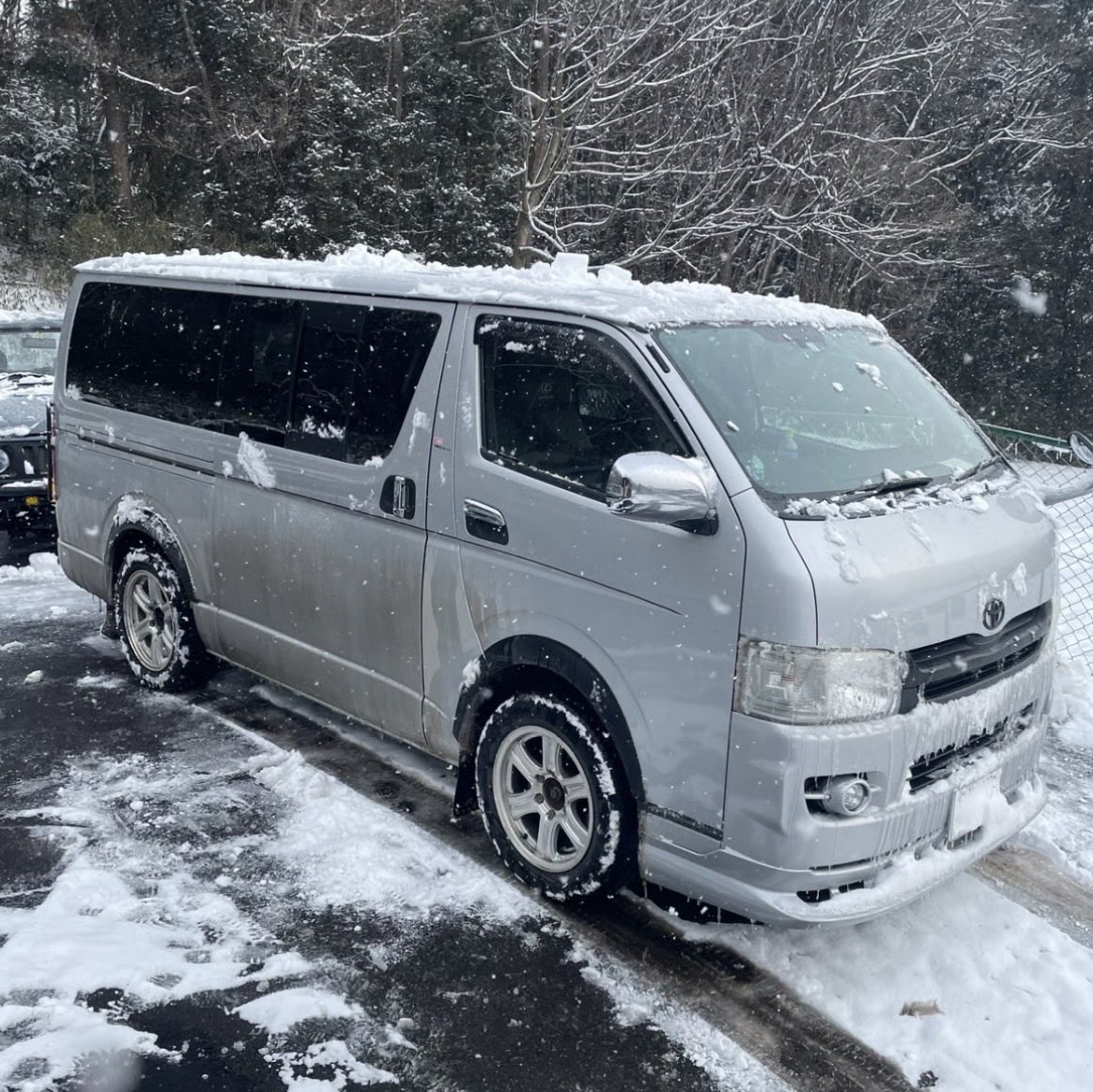 rex_skiteam's tweet photo. 『2型ハイエース遂に30万キロ！！』

15年目の車検！！

頑丈！特に大きな故障も無く、走り続けてくれます♪
普段は1万キロでオイル交換するだけ。

3回目のタイミングベルトandウォーターポンプ交換！

沢山のスキー場を巡ってきたハイエース！！

こいつで4回はクラウン合格したかな〜！！ https://t.co/4K7kbr9YxJ