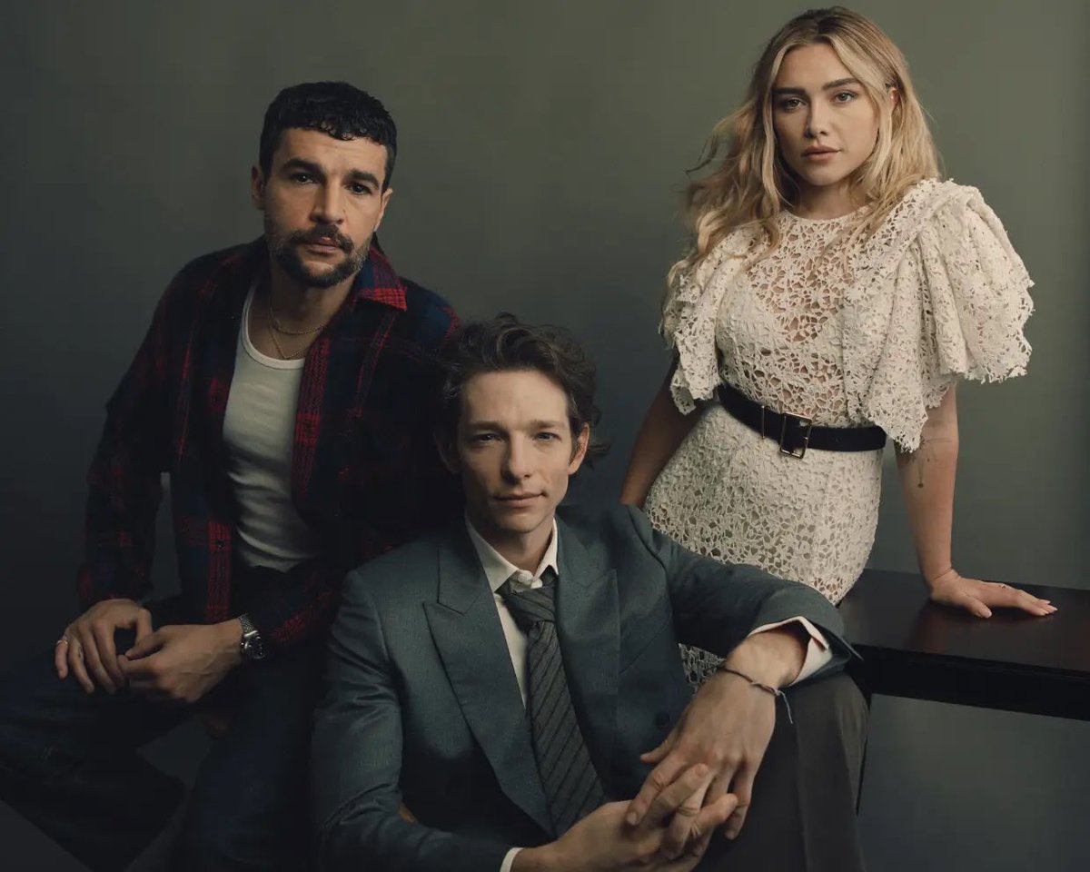 FilmUpdates's tweet photo. Florence Pugh, Mike Faist and Christopher Abbott photographed by Sophia Spring for The Los Angeles Times. https://t.co/uh2o2vtIaH