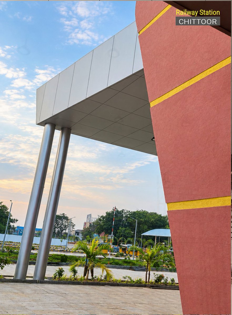 manachittooru's tweet photo. Chittoor Railway Station:
Main entrance modern canopy https://t.co/k1w1LYyoHk