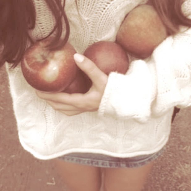 besitodedoe's tweet photo. must be the season of the witch .🍂 ݁˖༘⋆ https://t.co/6D86QMnVZ5