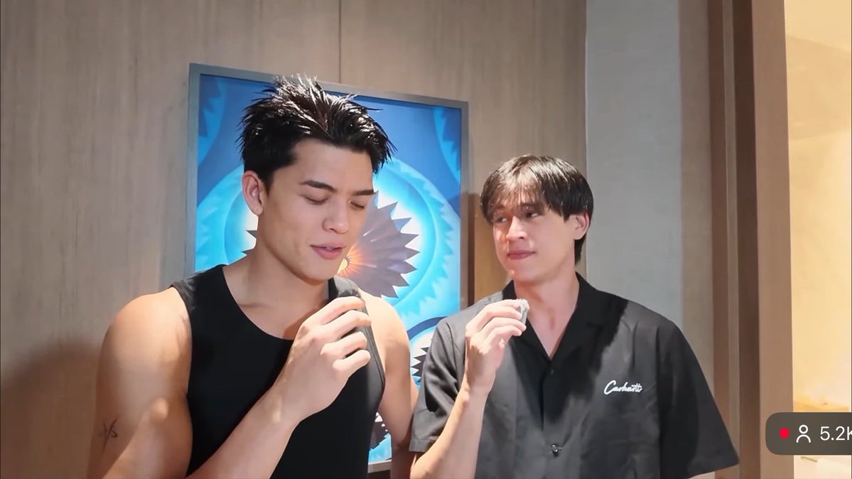 geonxinary's tweet photo. APA SIY PADA SEGER BGT ABIS TAKE SCENE APA SIH ENIY??? MANDI ((BARENG)) YA AH BYUR BYAR BYUR 😳🤤

#RoundOneSeries https://t.co/hOCarN4Yl5