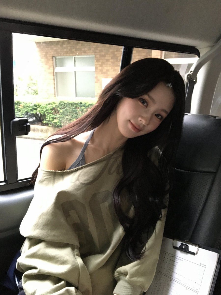 miyeoonv's tweet photo. everyone ~ nite! https://t.co/fnyxCMxcrt