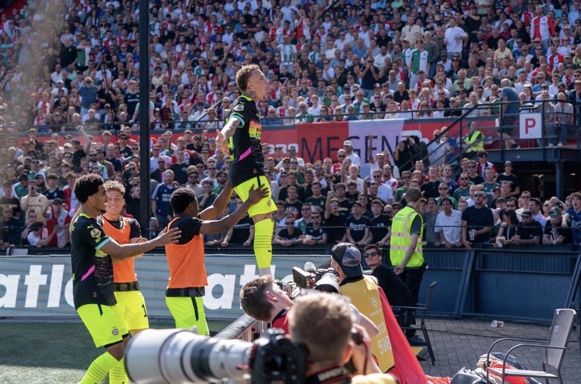 maurojunisnor's tweet photo. TOP 9 meest memorabele PSV-wedstrijden:

Gezien het interland geneuk nog duurt: mijn Top-9 meest memorabele PSV wedstrijden. Welke mis ik?

PSV-Vitesse 5-1
PSV-Feye 10-0
PSV-CSKA 2-2
PEC-PSV 1-3
PSV-Ajax 3-0
PSV-Ajax 2-1 (Cupfinal)
Feye-PSV 2-3
PSV- Nap 6-2
Liv-PSV 1-4

#psv#ehv https://t.co/qdrsMZblMb