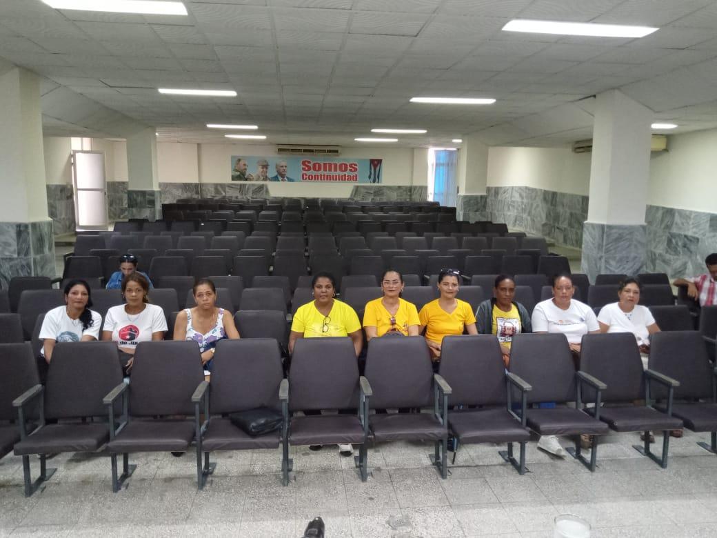 YudithAfmc's tweet photo. Intercambio de trabajo el PCC con las organizaciones relacionadas con la política de cuadro, reservas en entrenamiento, cuentas en X y Transformaciones Económicas y Sociales 
#MujeresEnRevolución 
#PorLasTunasLaVictoria https://t.co/FsXAKhxJ9T